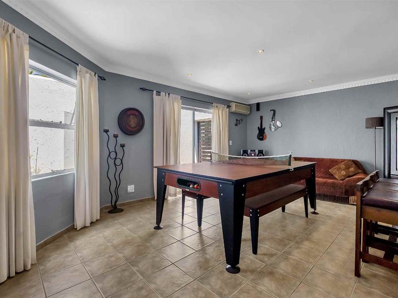 OPEN PLAN 5 BEDROOM HOME IN FOURWAYS GARDENS LIFESTYLE ESTATE - Photo 7