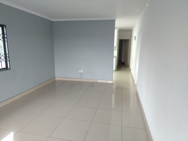 Home to let Unit 8 Phoenix - Photo 4