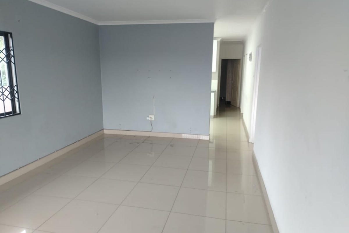 Home to let Unit 8 Phoenix - Photo 4