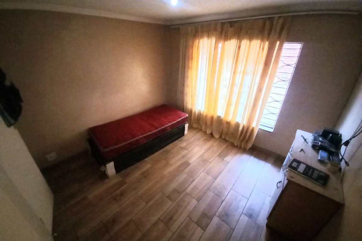 Three bedrooms house for sale in Atteridgeville - Photo 5