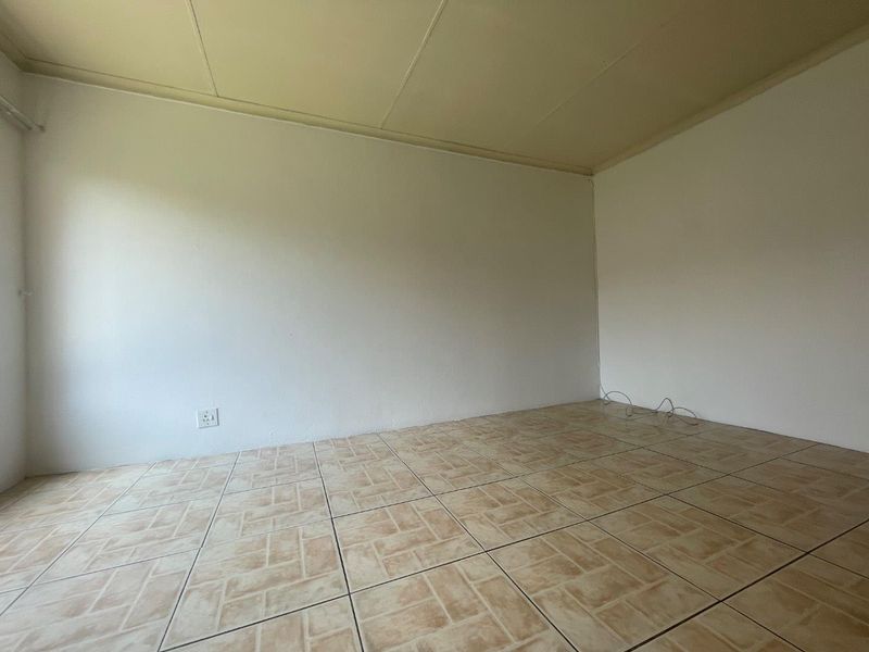 Charming 2-Bed Garden Cottage: Your New Home Awaits!" - Photo 10