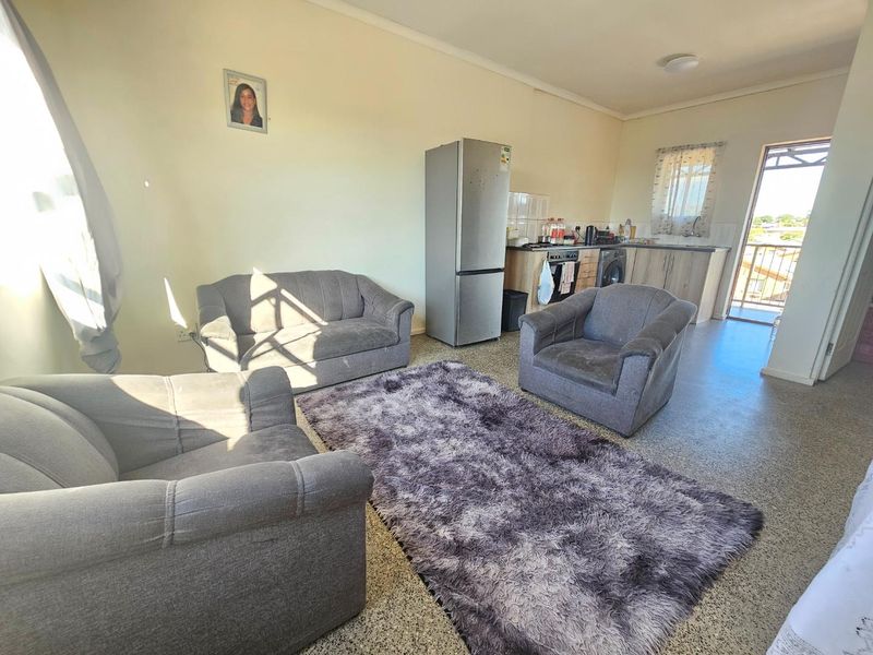 2 Bed 1 Bath Apartment in Arriza Apartments as investment or to use yourself. - Photo 4