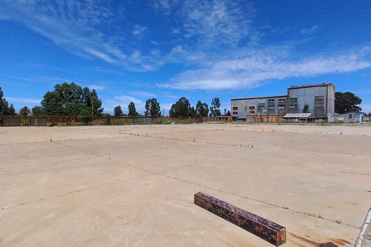 10 000m2 New Era Springs Industrial Yard To Let - Photo 3