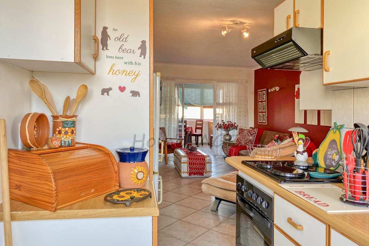 Long Beach, Walvis Bay:  Furnished Bachelor Unit is for Sale - Photo 2