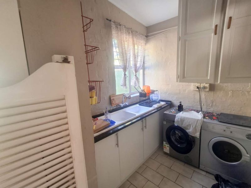 Spacious Family Home with Pool & Entertainment Area in Westville To Let - Photo 4