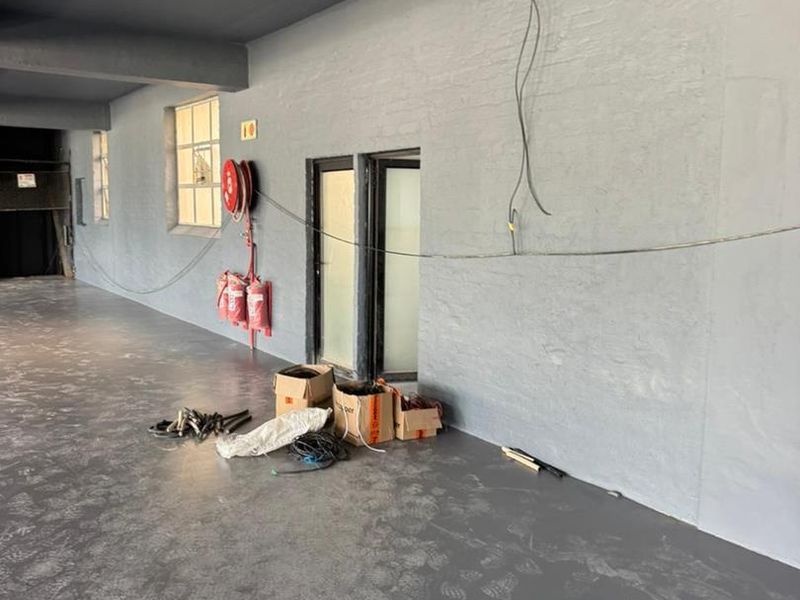 500m2 of open plan space ideal for cross fit or fitness tenant - Photo 4