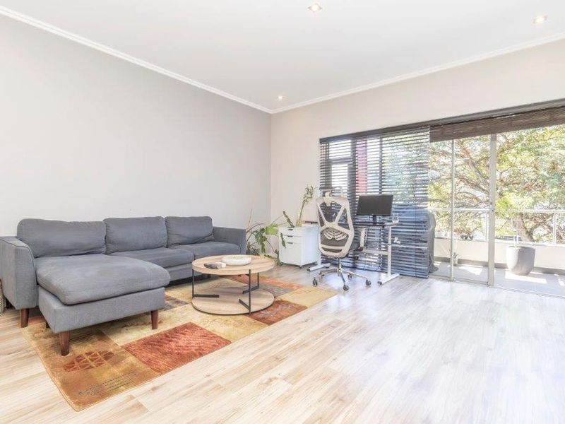 STUPENDOUS 2 BED APARTMENT IN THE ICONIC THE CRESCENT COMPLEX - Photo 4
