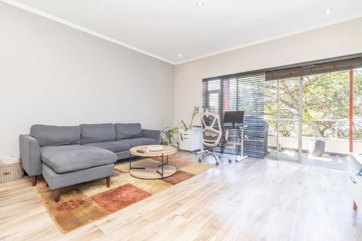 STUPENDOUS 2 BED APARTMENT IN THE ICONIC THE CRESCENT COMPLEX - Photo 4