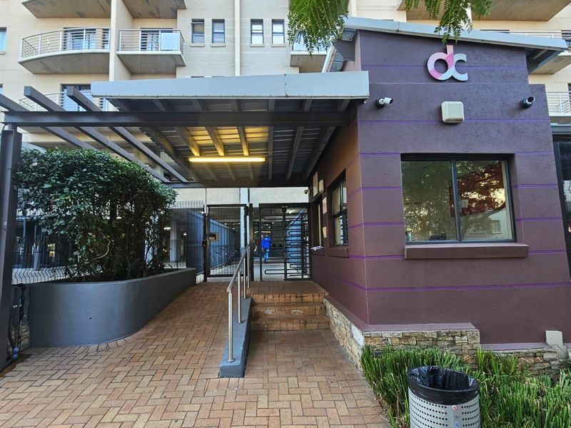 Modern student  living in the heart of Hatfield - Photo 2