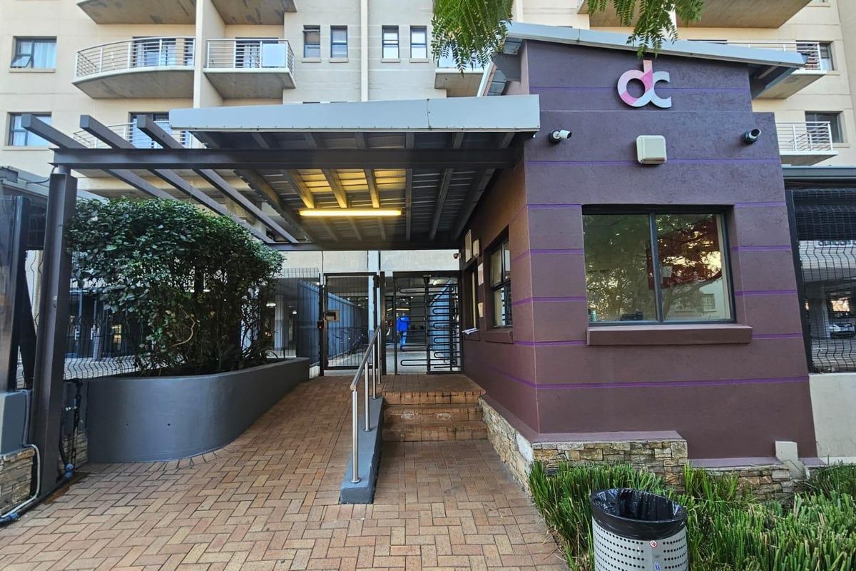 Modern student  living in the heart of Hatfield - Photo 2