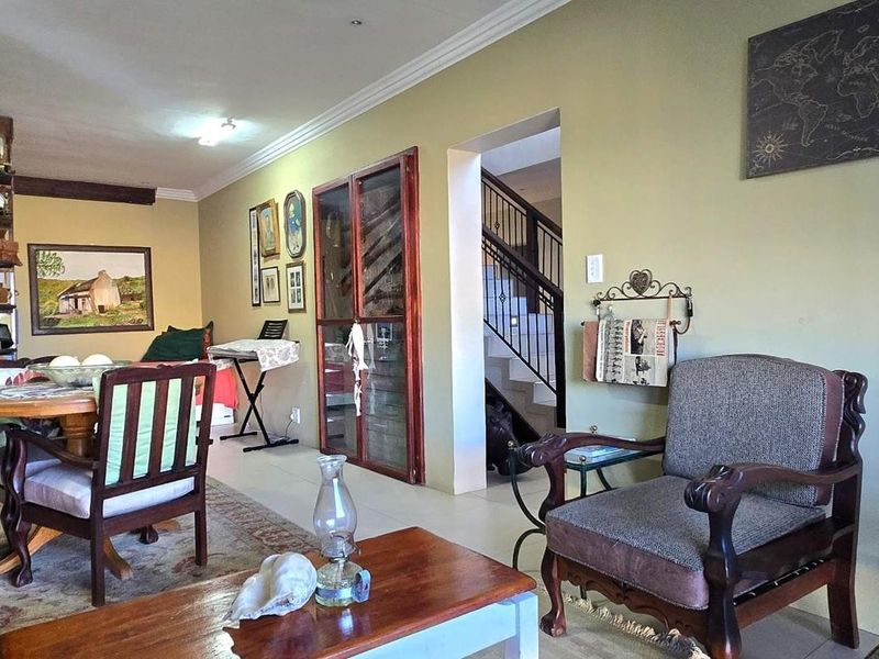 Tranquil Coastal Living with Luxury Touches and Stunning Entertainment Spaces in the Heart of Franskraal - Photo 8