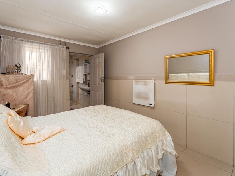 Neat 3-Bedroom Residence Designed for Modern Family Life - Photo 6