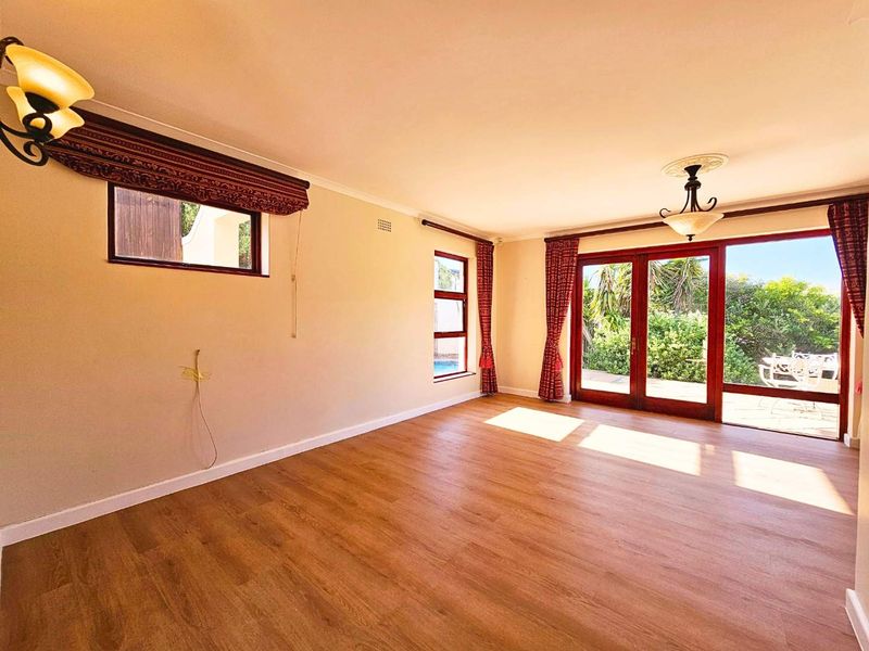 Elegant Family Home with Sweeping Sea Views in Sought-After Fish Hoek - Photo 6