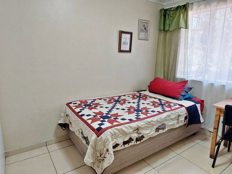 Refurbished 2 Bed Corner Unit. - Photo 10