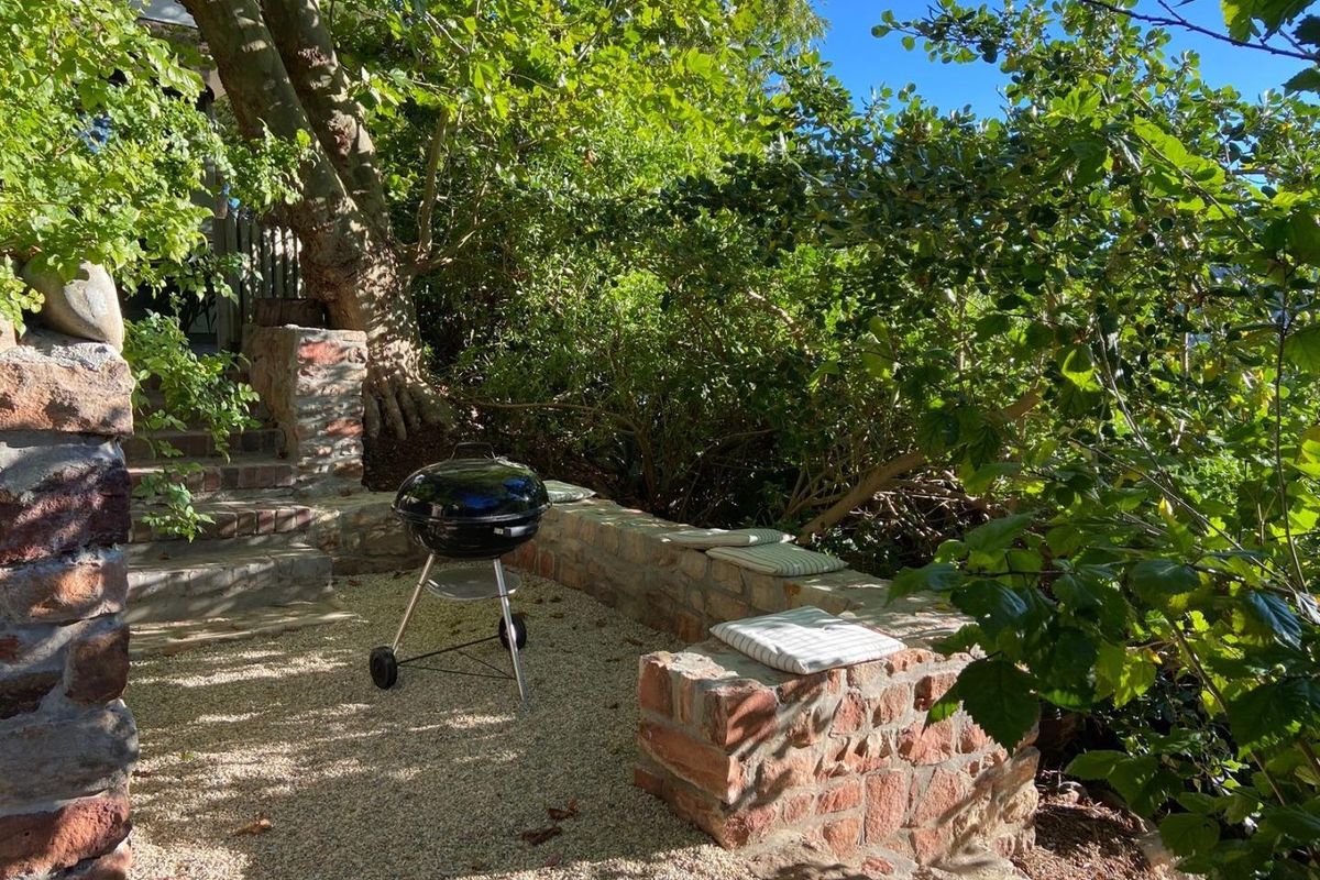 Spacious Garden Sanctuary with Winter Sun | Fully Serviced Clovelly Retreat - Photo 3