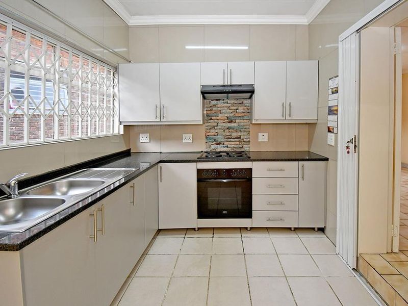 Cozy 1-Bedroom in Secure Lake West - Your New Home Awaits! - Photo 3