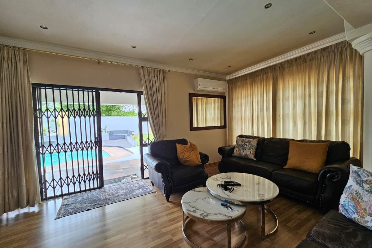 Spacious Home Living - Photo 5