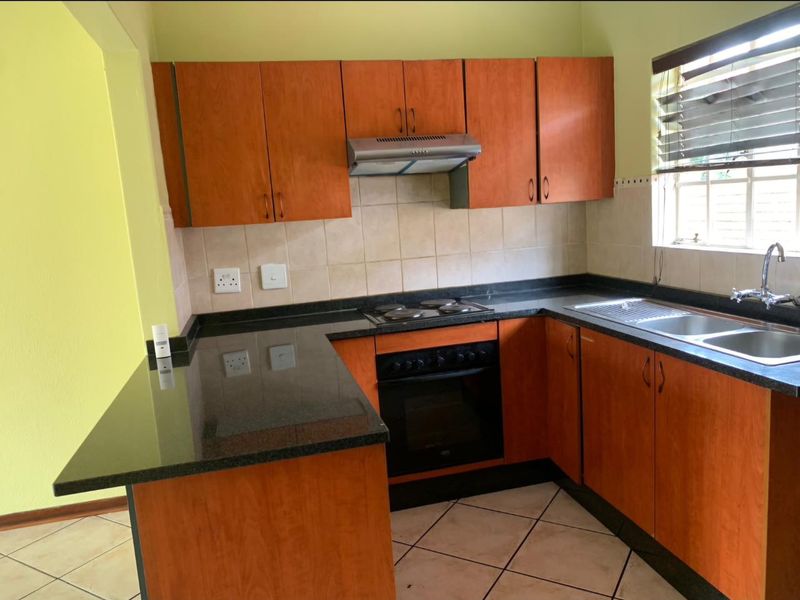 Townhouse for Sale in Randburg - Photo 2