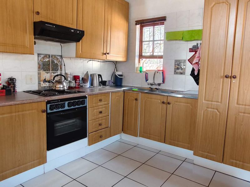 Multi-Unit Gem: Live, Rent, or Holiday in One Unique Property - Photo 3