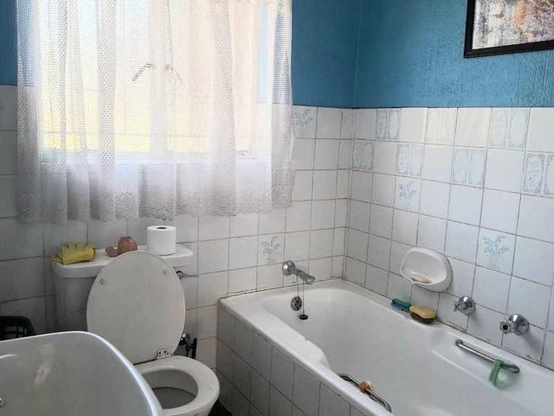 Low Maintenance Facebrick Gem: Work & Live Here! - Photo 5