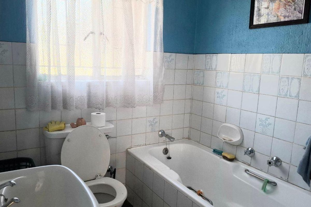 Low Maintenance Facebrick Gem: Work & Live Here! - Photo 5