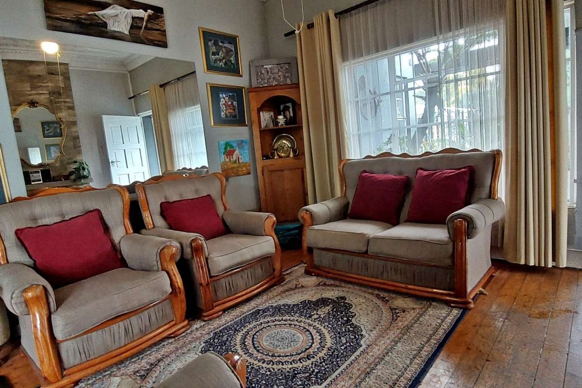 Family Home with Guest Suite and Flatlet. - Photo 2