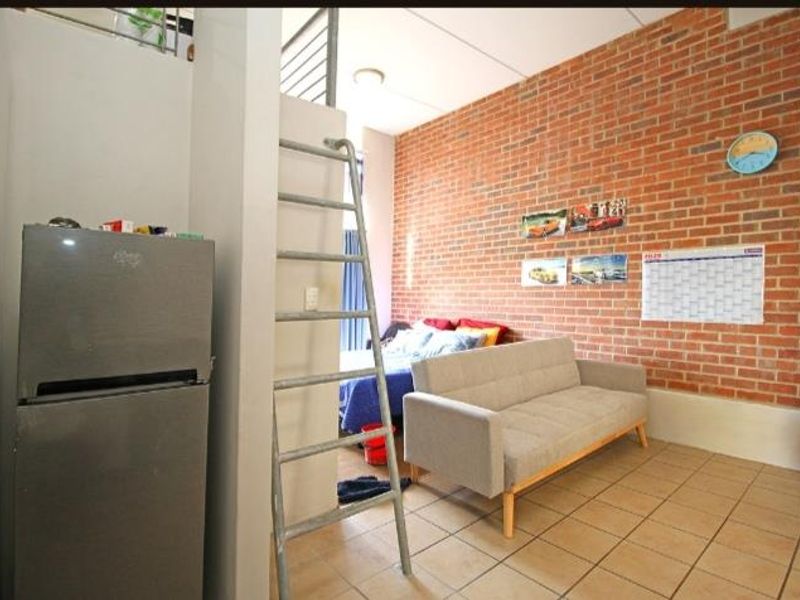 Charming 1-Bed Apartment with Loft in Houghton village Estate - Photo 5