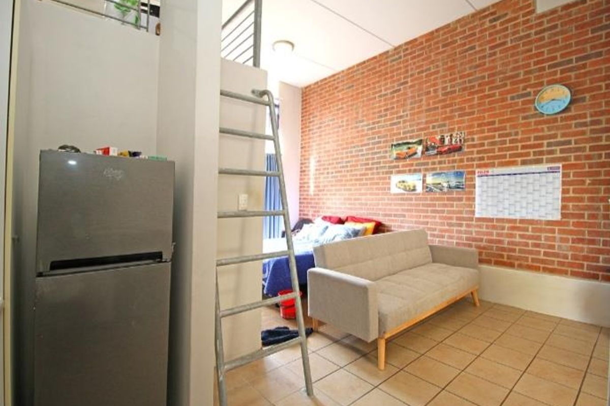 Charming 1-Bed Apartment with Loft in Houghton village Estate - Photo 5