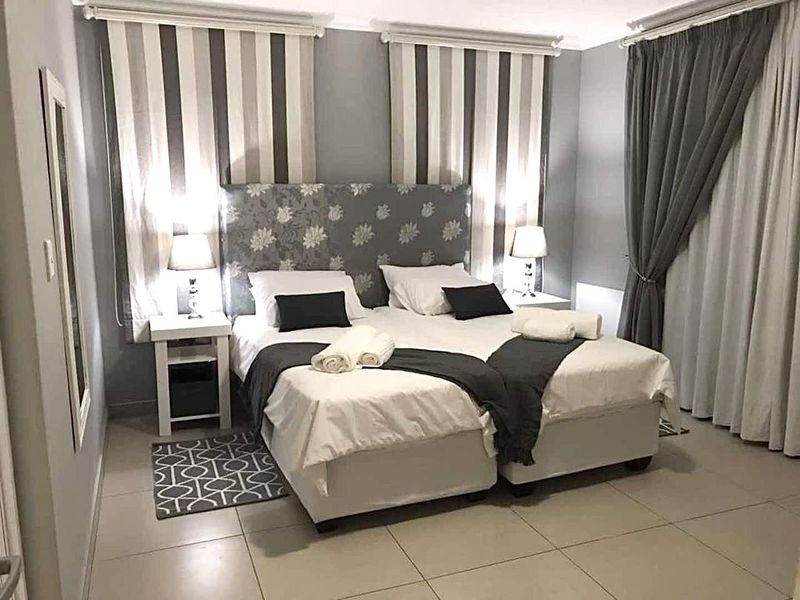 Omeya Golf Estate – Spacious 4-Bedroom Home with Garden & Security - Photo 9