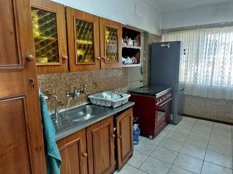 Charming Home with Modern Potential in Prime Location - Photo 5