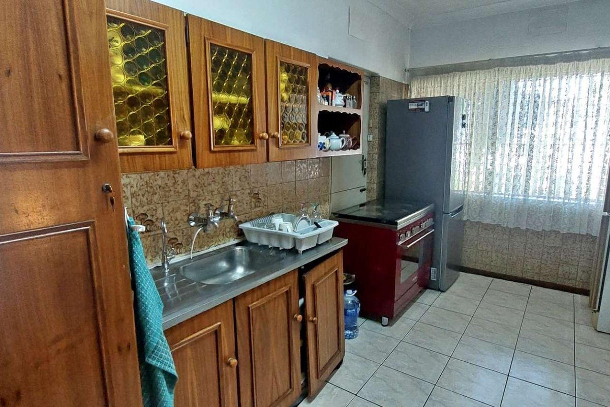 Charming Home with Modern Potential in Prime Location - Photo 5