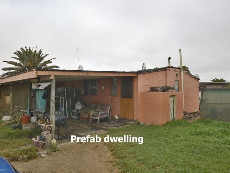 Ext 1, Henties Bay:  FIxer-upper on a large stand - Photo 9