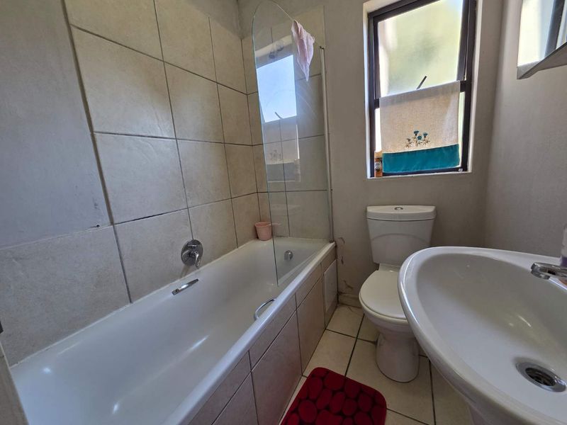 "Invest or Settle: Charming Unit at Racecourse View!" - Photo 10