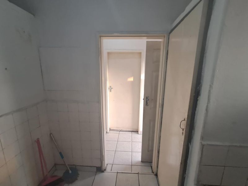 1 Bedroom Apartment In Henriette Complex pretoria west. - Photo 6