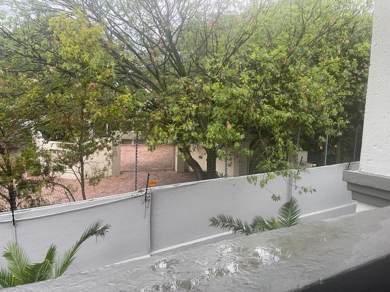 Best value Great 2 bed 2 bath apartment in Sunninghill - Photo 3