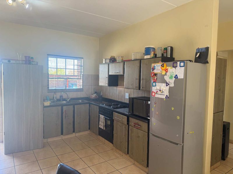 Spacious Ground Floor Corner Unit in Ravenswood, Boksburg - Photo 2