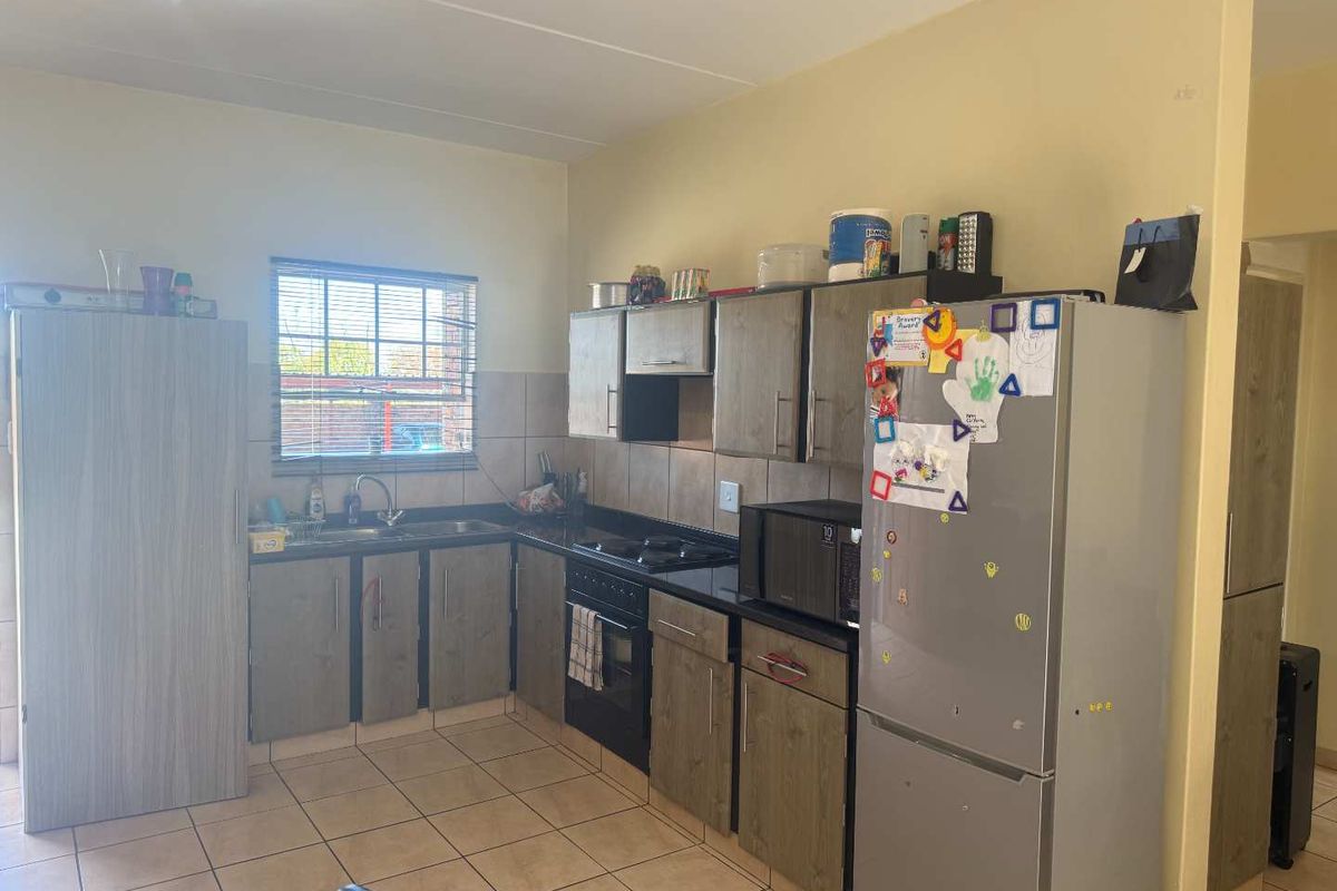Spacious Ground Floor Corner Unit in Ravenswood, Boksburg - Photo 2