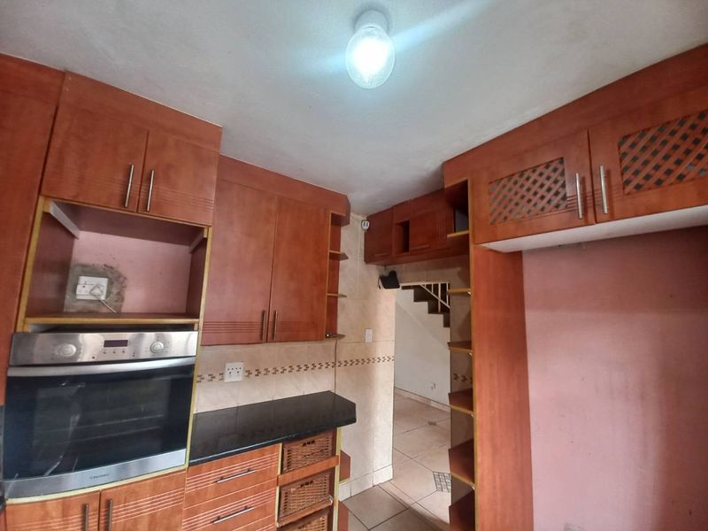 Charming 2 Bedroom Flat - Photo 3