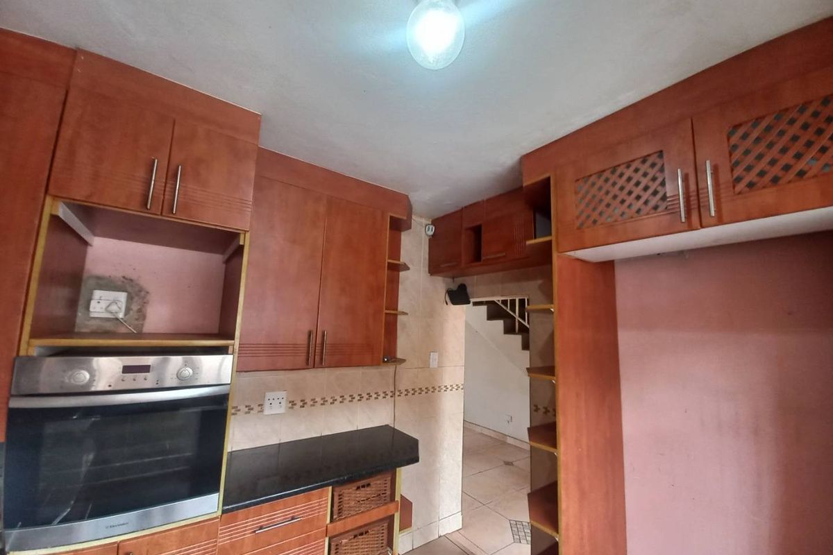 Charming 2 Bedroom Flat - Photo 3