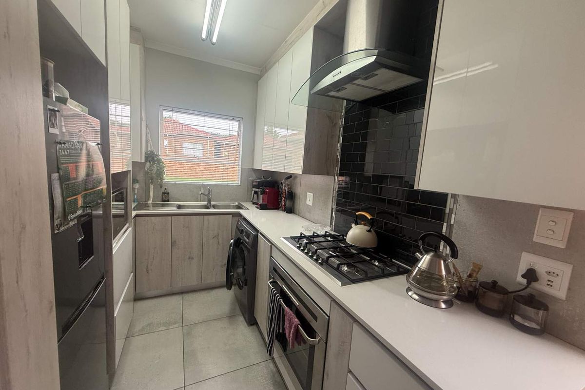 Modern, Move-In Ready Home with Solar – Secure Complex Living at Its Best! - Photo 2