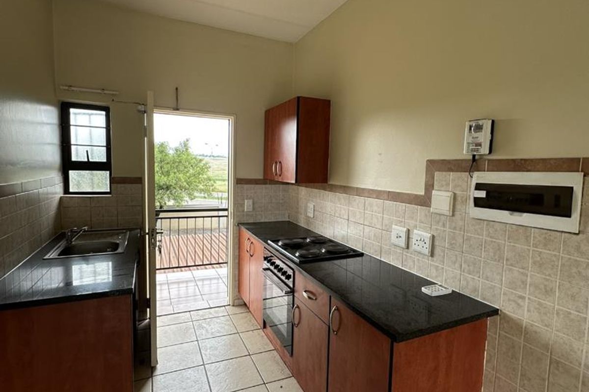 TWO BEDROOM APARTMENT IN SUMMERFIELDS ESTATE : 1 JULY 2026 - Photo 4