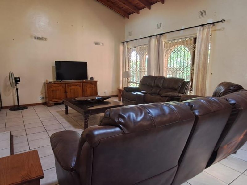 Spacious 5-Bedroom Family Home with Pool & Modern Finishes - Photo 4