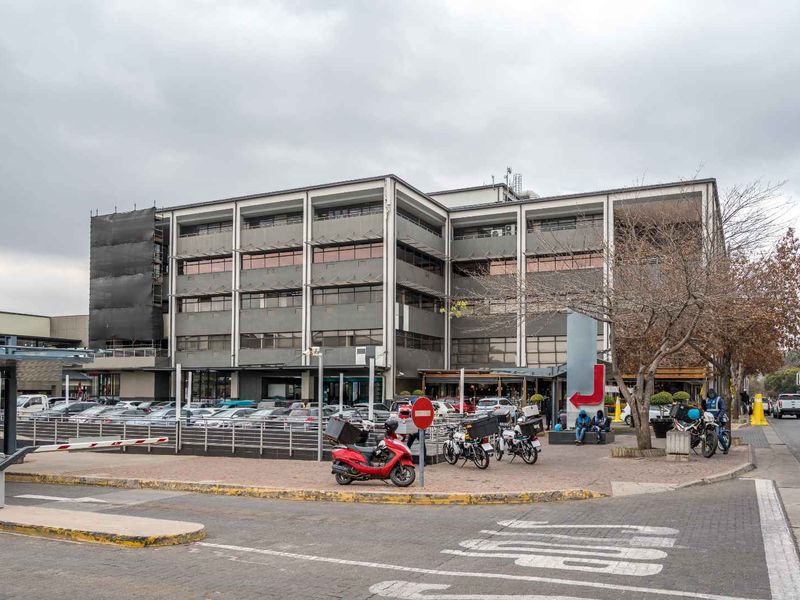 Find office space in Regus Rivonia Village for 5 persons with everything taken care of. - Photo 2
