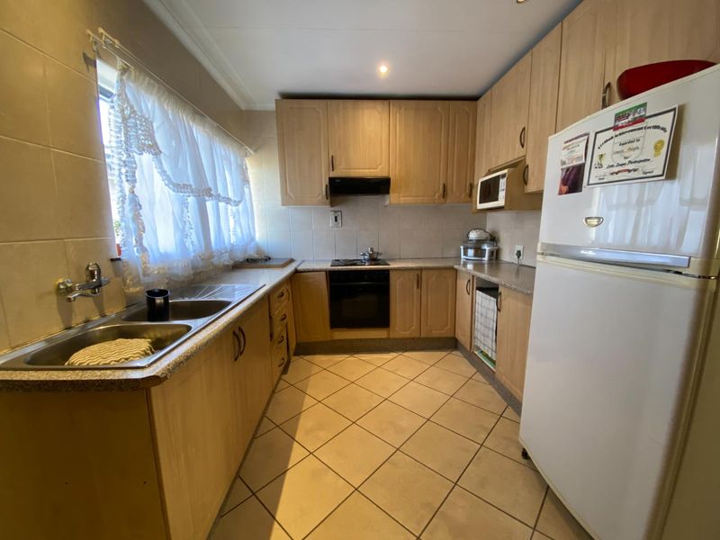 Cul-de-Sac Gem: 3 Bed Home + Flatlet - Photo 10