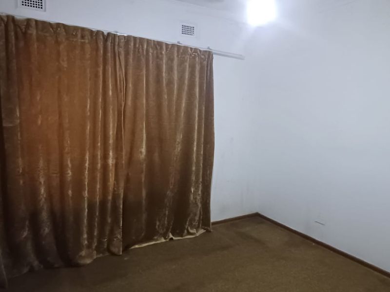 This cozy 3-bedroom home is perfectly located close to Veld en Vlei Primary School - Photo 6