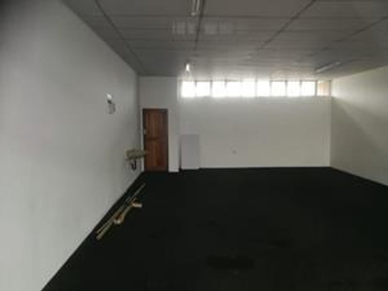 Prime Ground Floor Commercial Space for Lease at Shaikh’s Centre - Photo 6
