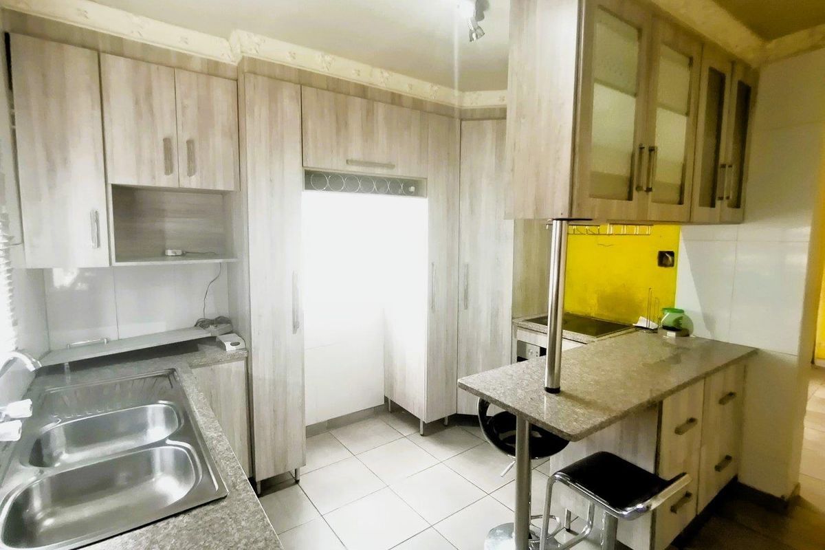 Beautifully presented Three-Bedroom, Two-Bathroom Home - Photo 4