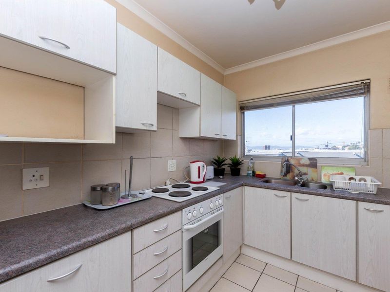Two bedroom apartment in Green Point - Photo 5