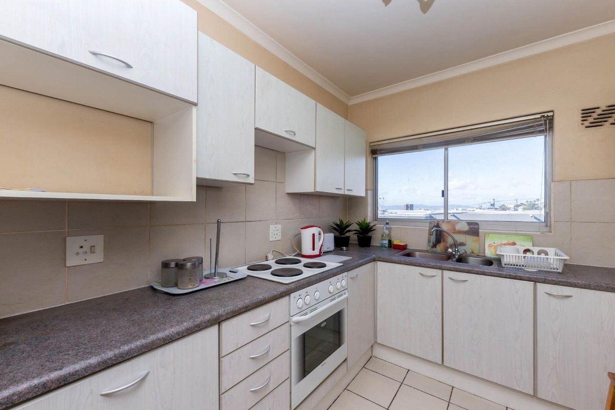Two bedroom apartment in Green Point - Photo 5