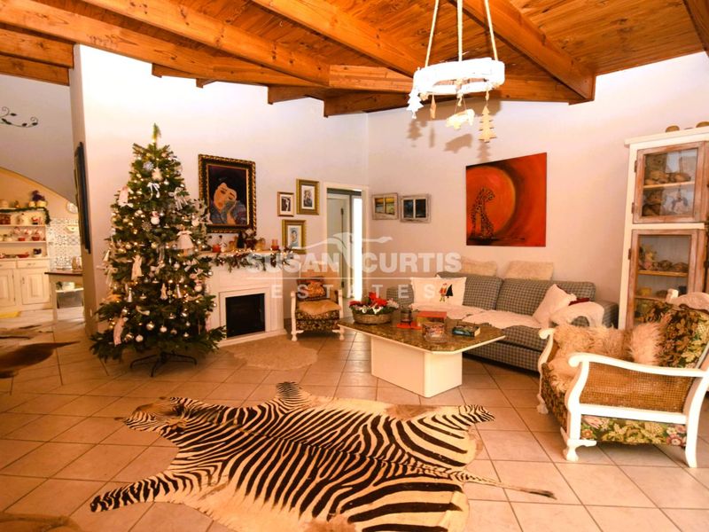 Fabulous family home in popular area - Photo 2